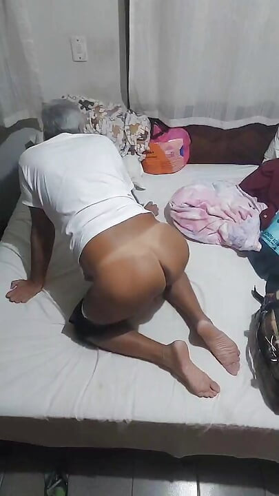 Ladysilva in bed showing off her tanned hot ass with sexy mark