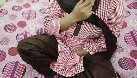 Горячая индийская студентка трахается в анал с учителем