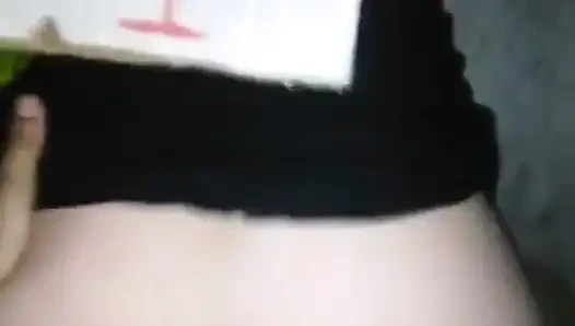 Meine freundin mit einem kleid im vierer im bett 2