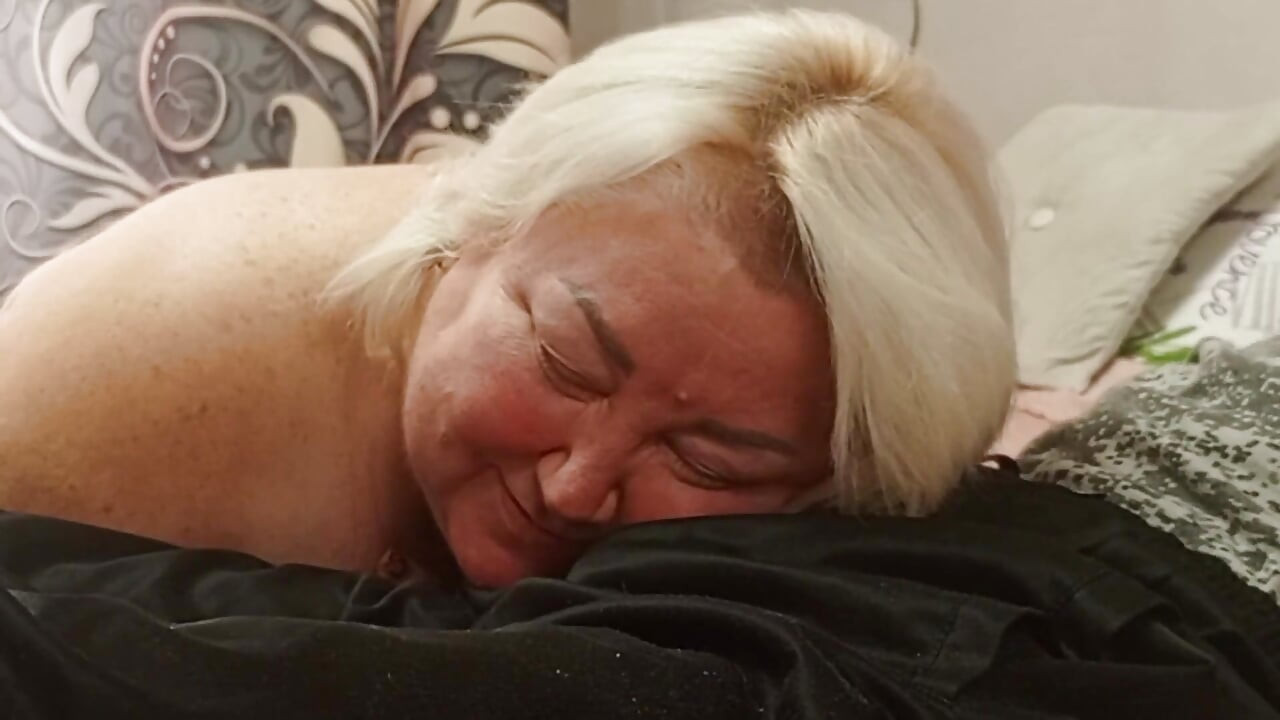 Stepmom Gives a High-quality Blowjob and I Cum in Her Mouth
