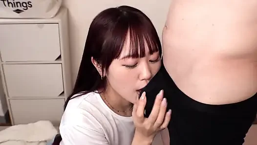 Bagian 8 [vlog tanpa bra] membuatnya muasin mulutnya saja. Vol.2
