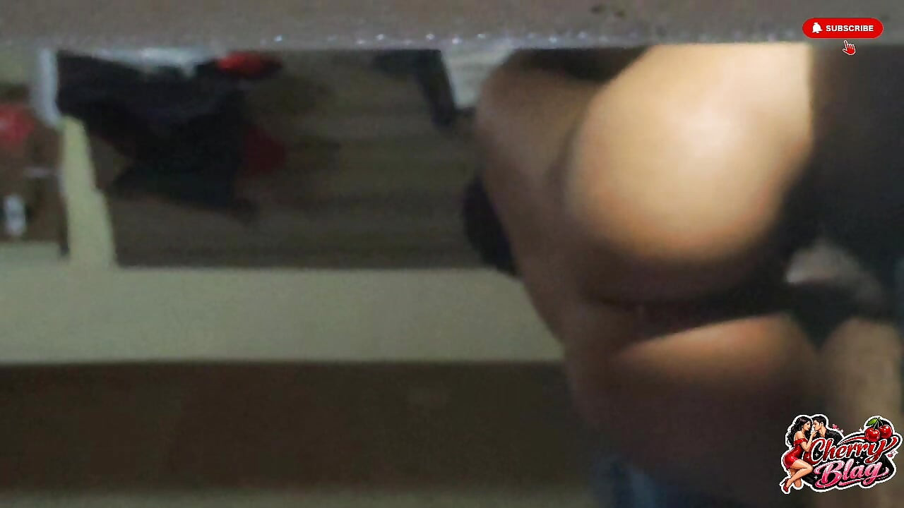 الركوب العكسي لقضيب أسود كبير مثل المحترفين