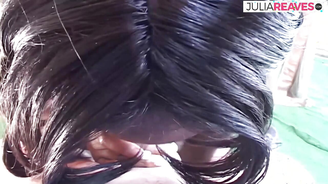 Гаряча чорношкіра дівчина насолоджується ковтанням сперми після сеансу мінету з глибоким заглотом