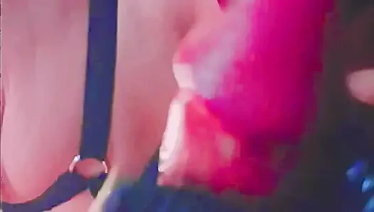 Ein Nachtpferd mit 2 fetten Lippen und dicken Spermasaiten
