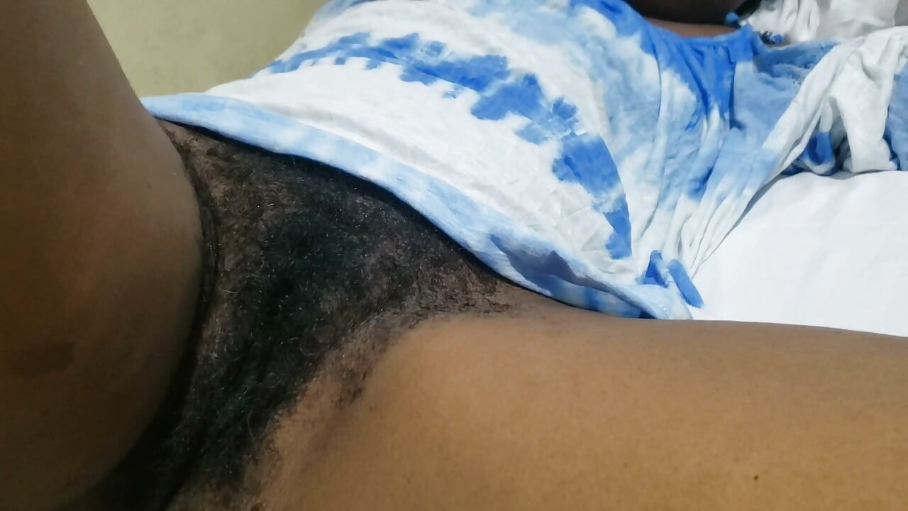 Zafunduj sobie wspaniałą mamuśkę squirting wszędzie, gdy jej miejsce g zostaje młotkiem