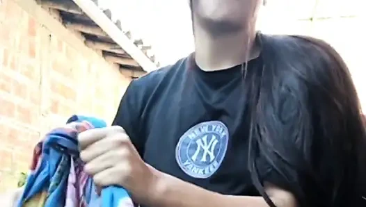 Seksi kız hayranları için yayın yapıyor ve kendine dokunuyor