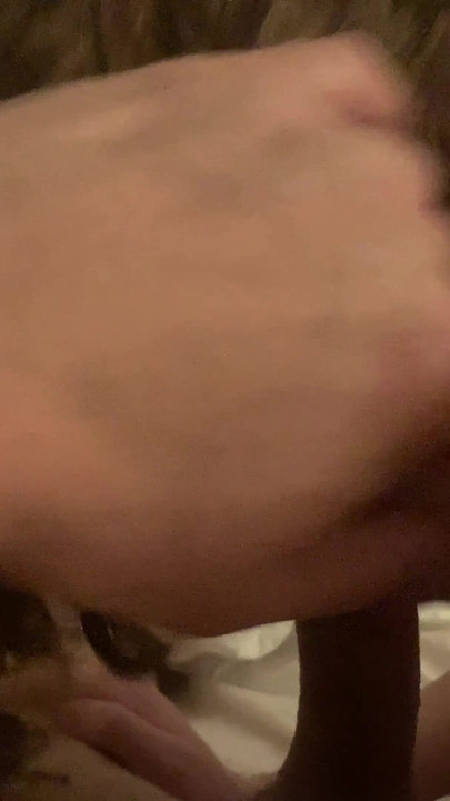 红发少女吮吸他的老男友的大鸡巴