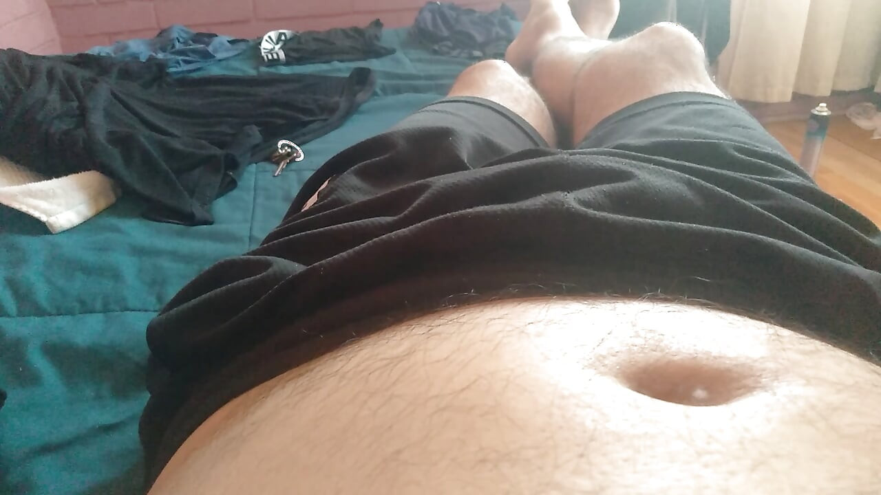 homem forte quer uma massagem para seu pau monstro em privado