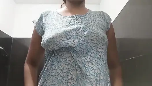 Sri Lankalı ann lustlove'da banyo odasında ve yatakta ıslak amcık ve sulu göğüsler