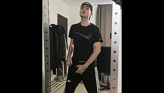 Dirty Sneaker Twink Boy: Post-Workout Scent Worship & Huge Cumshot!