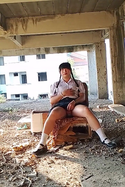 FN004 Student ladyboy solo