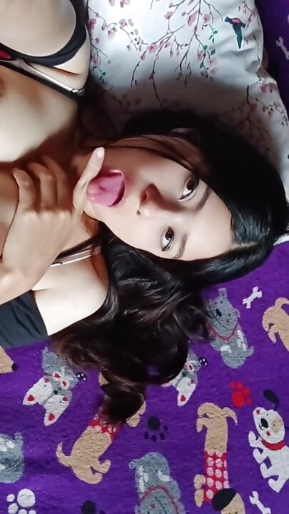 Tinejdžerka latina pokazuje svoje sise