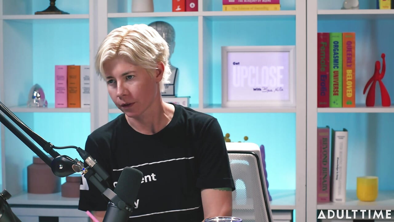 Lilly Bell exibicionismo, sexting e empoderamento no podcast Adult Time