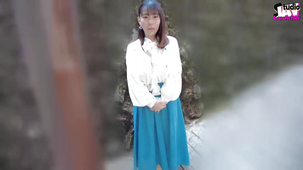 Street Soak - Can You Handle How This Huge-bust Beauty Gets Juicy in the Open? Chapter-1