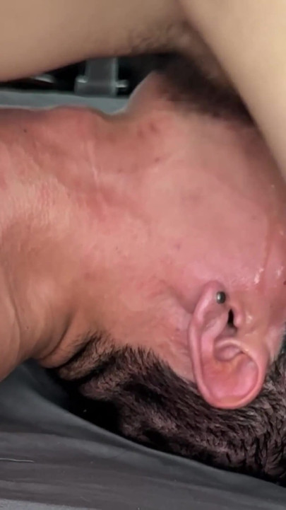 Jebi grlo sirovo, neuredno i duboko