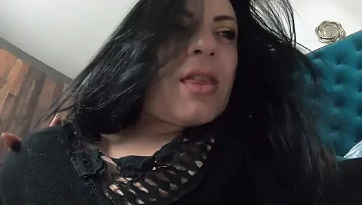 Роскошные шубы и военная мастурбация в пуховике с грязным разговором