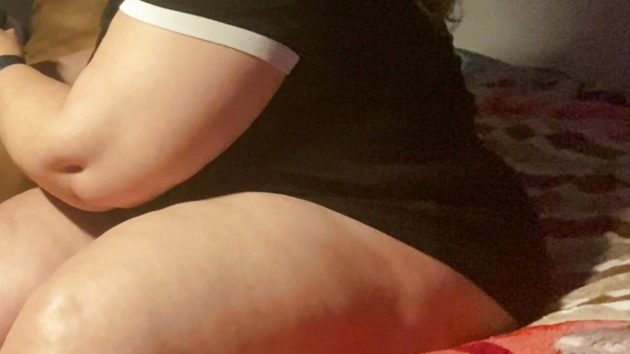 Mature Handy gilf slowly oil massage BBC, stepson's friend stays at my house and I end up with his cum in her mouth