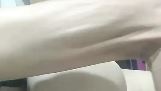 Suara muncul saat muncrat ke memeknya