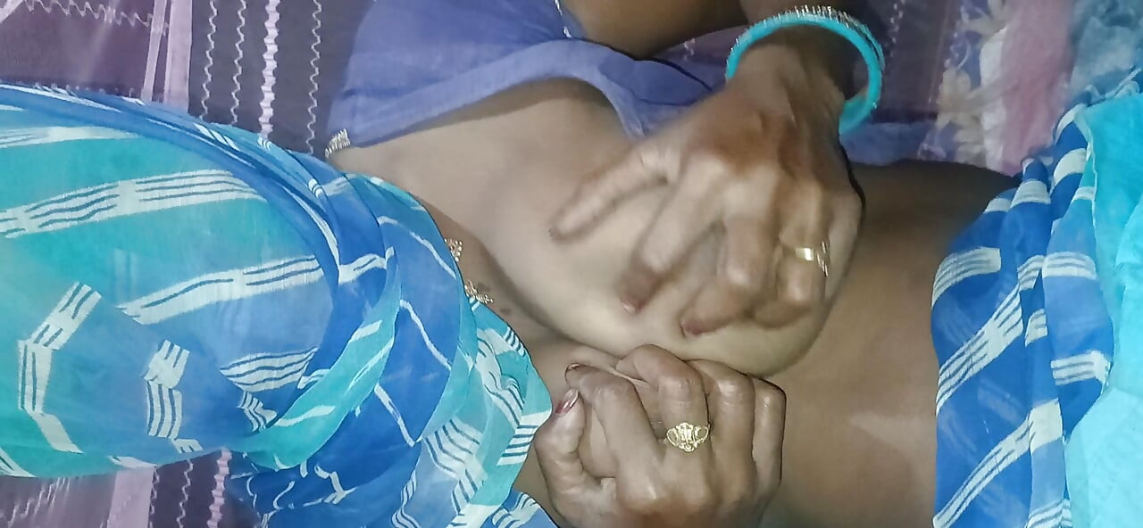 Indian Village Desi Aunty Ki Raat Mein Ghori Bana Kar Paani Nikal Diya - Tight Chut Se Squirt Kiya Homemade Hindi Audio