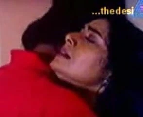 Bhanupriya с молодым пареньком 2