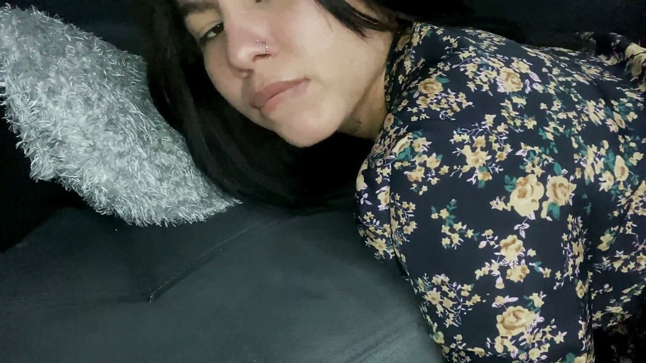 Petite Kim täckt av cumshot