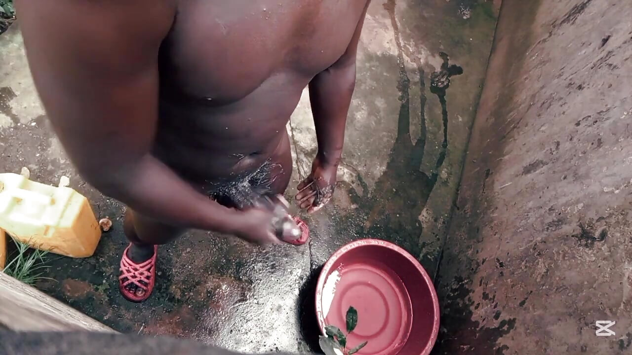 Black Guy Knows How to Handle His Big Cock