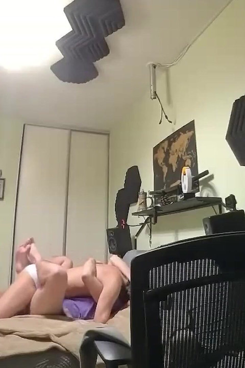 Mengongkek teman lelaki saya dengan keras dan dalam - dia membuatkan saya pancut dengan menunggang saya sebagai membalas dendam!