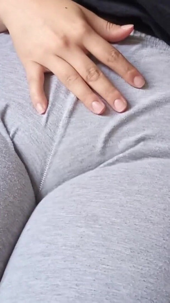 Unforgettable moment from "Giant pussy is marked between the leggings of a teenager"