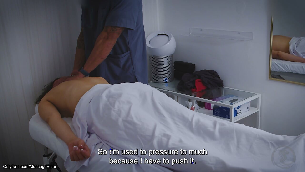 Massageviper - la esposa del amigo está de vuelta para un masaje con aceite caliente (teaser)