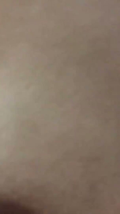 집주인이 내가 침대에서 자위하는 걸 들킨다 | 클립 2