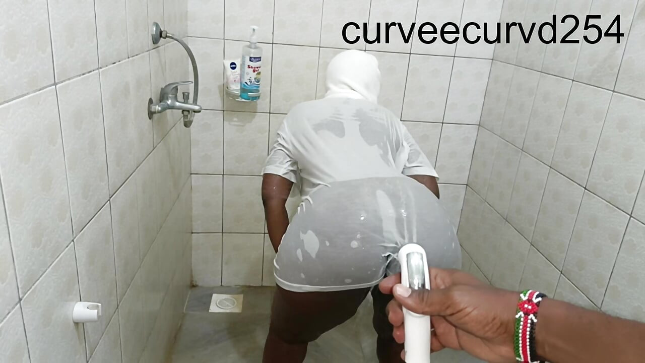 We Got Wet Twerked Sucked and Fucked: Bathroom Romance