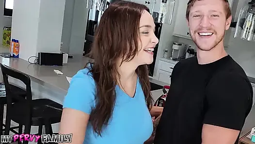 Mypervyfamily - скрытный взгляд с Rissa May и Оливер Флинн!
