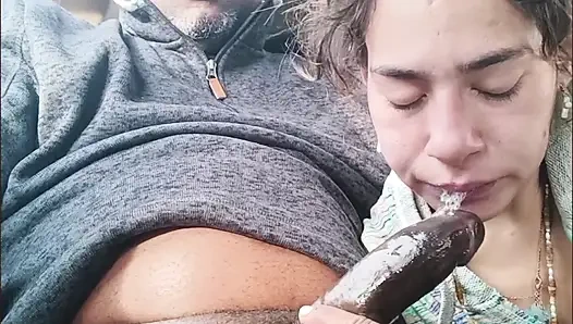 Riskli halka açık araba servisi - sokak fahişesi gırtlağına kadar sert sikiliyor