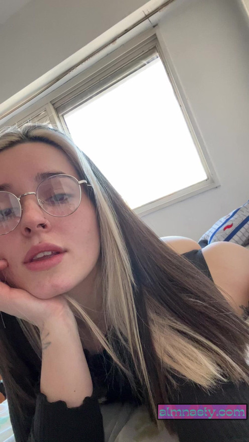 ¡Latina calienta pijas! Latina culona muestra su culo que rebota