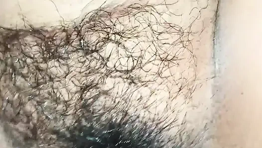 Cowok ini ngentot memek adilku dengan ngentot memekku habis-habisan sampai dia mengerang keenakan.