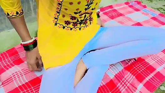 Местная индийская подруга с тугой киской на улице, видео местного