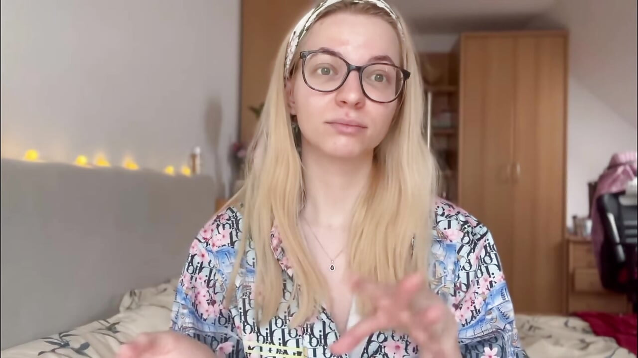 Paypig يعيش على 30 دولارا شهريا بعد أن شطفه حتى يجف