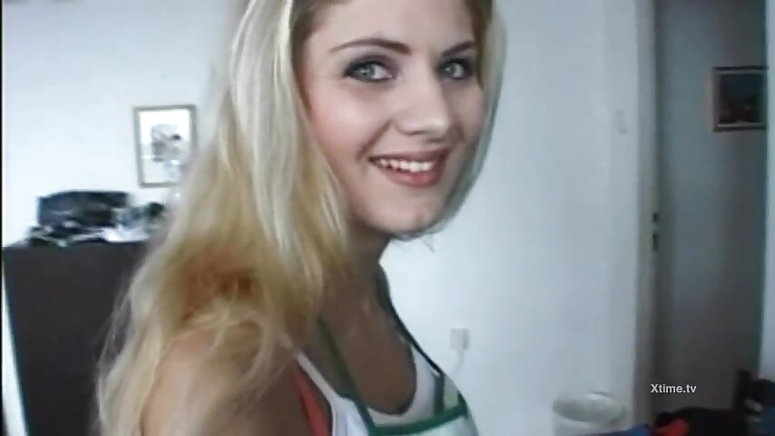 Dvije seksi kurve su zajebane u guzicu i napunjene spermom