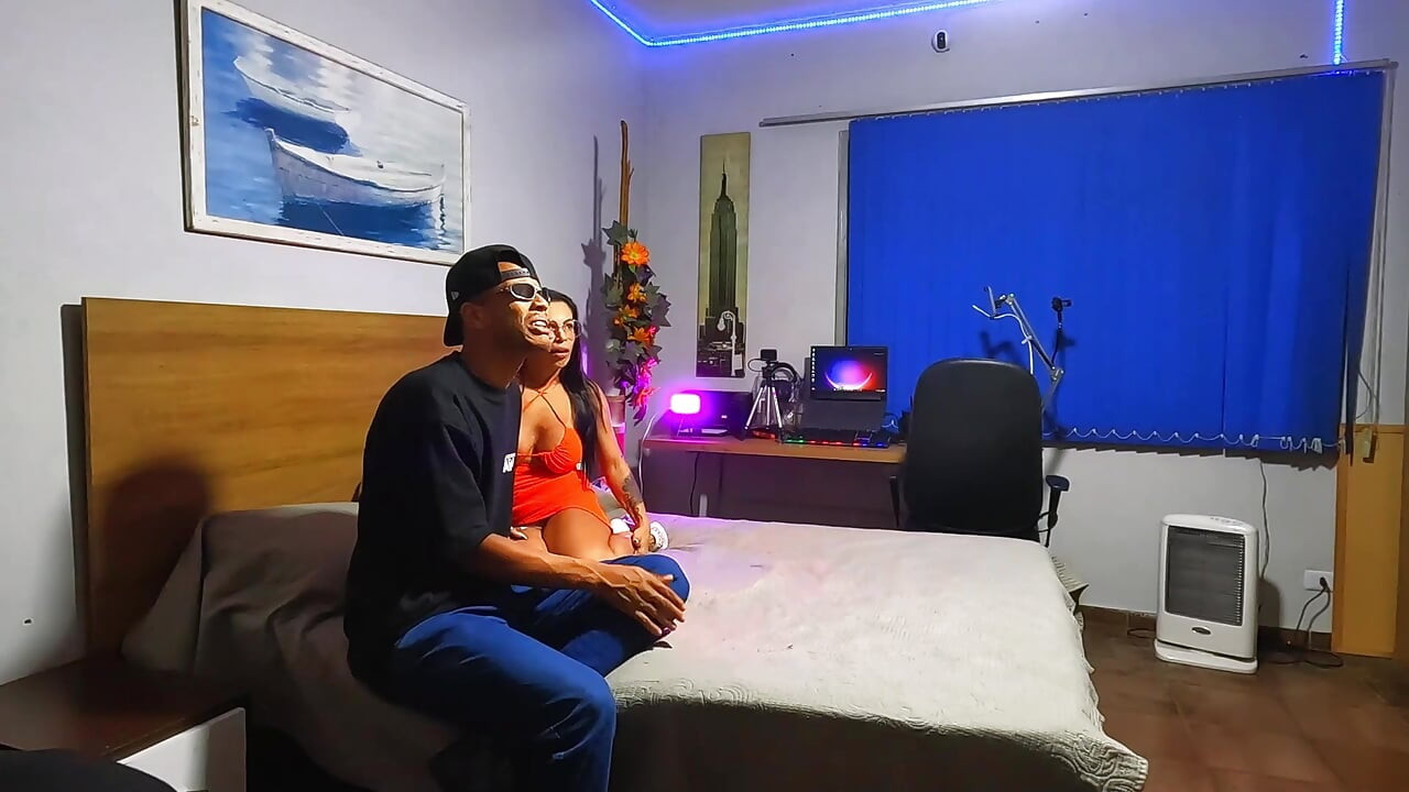 Jantar pode esperar - ela quer sobremesa primeiro