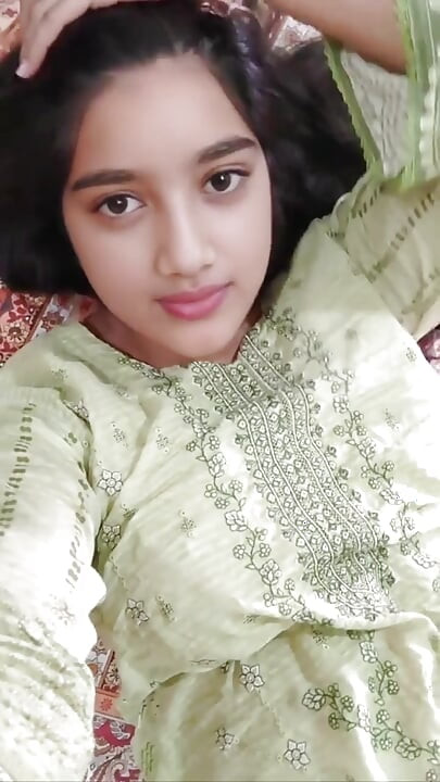 Desi Village Girl Fuck Horny Pussy by Fingering and Showing Boobs and Play with Fingering