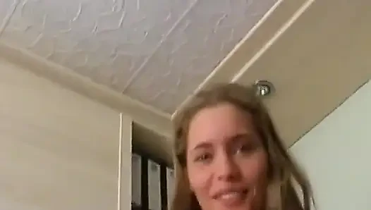Almanya'dan iki sevimli amatör genç kız birbirleriyle oynamak için burada
