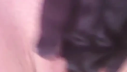 Istri hot Yunani lagi asik masturbasi dan ngentot memeknya pakai dildo