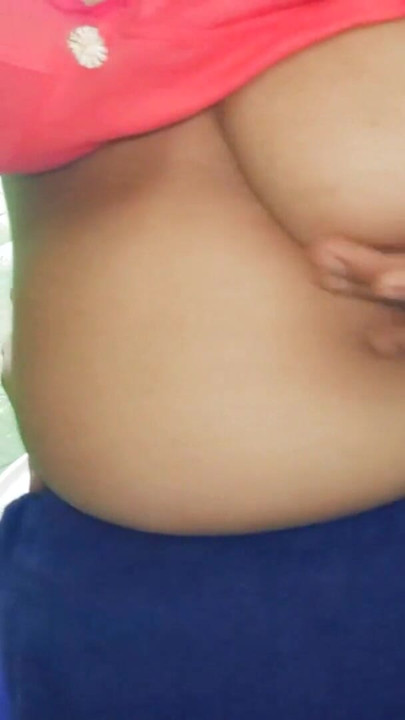 배다른 여동생의 목욕 시간 의식 노출 - 무슨 일이 일어나는지 믿지 않을거야 | 클립 1