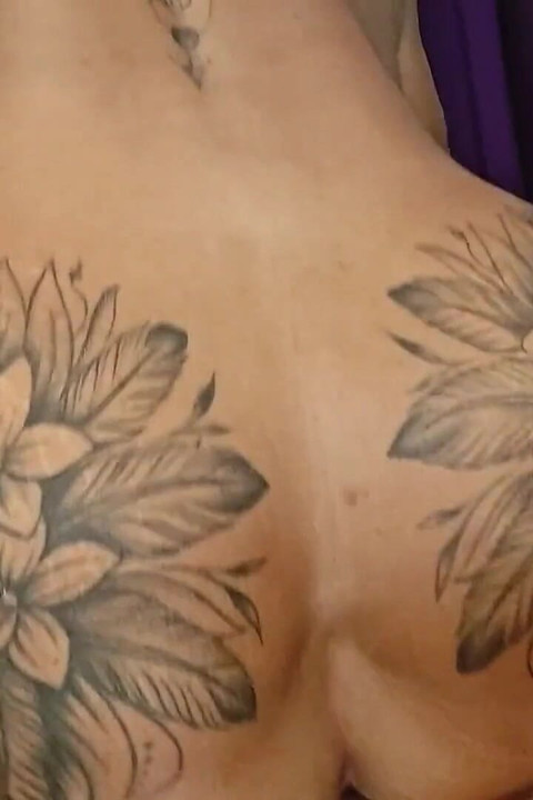 On jebe moju ogromnu pičku nakon što je napunim dok ne pukne