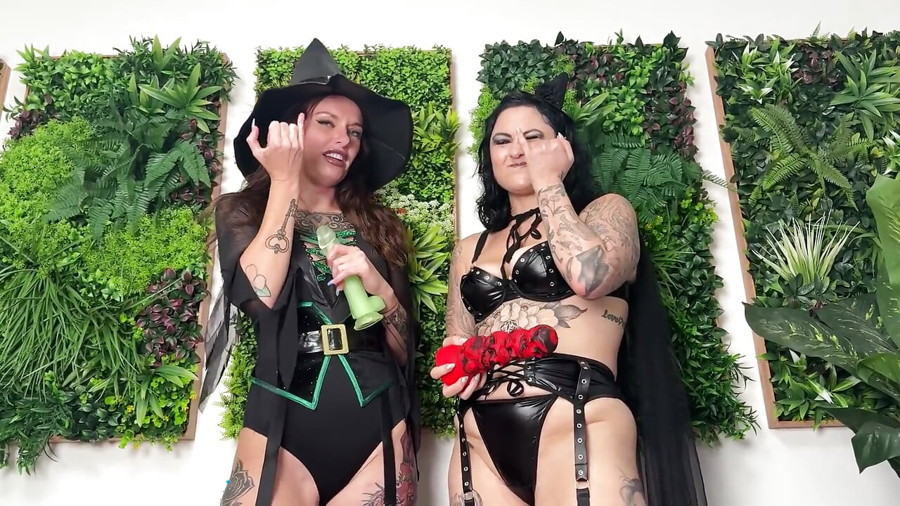 Bruja humillada en instrucciones de paja