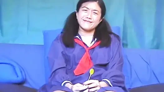 Азиатка миниатюрная на члене в студенческой униформе