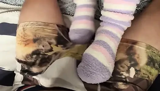 Kaus Kaki Panjang Fuzzy & Sarung Tangan Fuzzy Hitam, Sesi Lembut