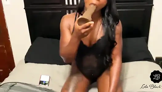 Lola si cewek semok kulit hitam lagi asik muasin memeknya sendirian