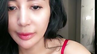 hilda selebgram sange open vcs gesekin memek basah cantik