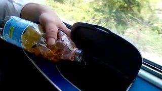 Kocalos - pissen en vervelende grappen in de trein
